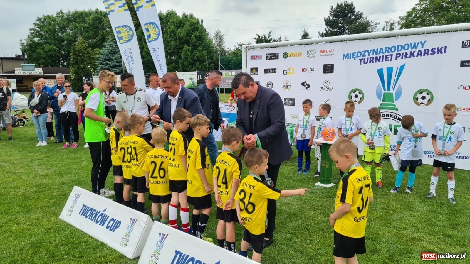 Zdjęcie w galerii na portalu naszraciborz.pl: Walka o każdą piłkę. Ruszyła IX edycja Tworków Cup [FOTO] wiadomości z regionu