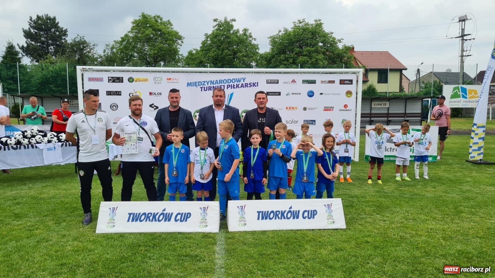 Zdjęcie w galerii na portalu naszraciborz.pl: Walka o każdą piłkę. Ruszyła IX edycja Tworków Cup [FOTO] wiadomości z regionu