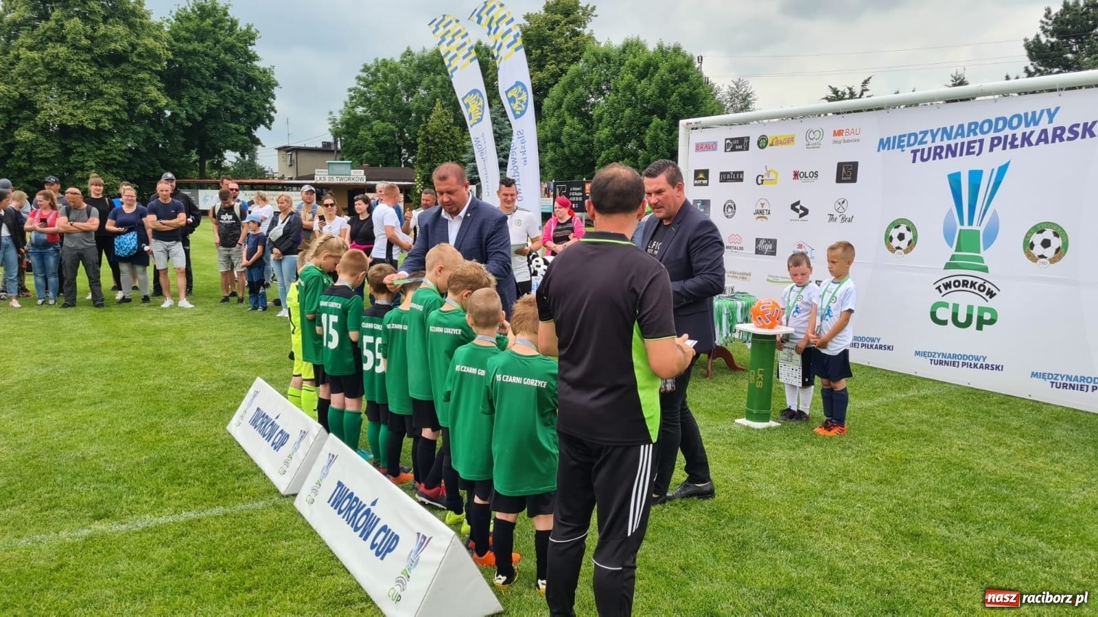 Zdjęcie w galerii na portalu naszraciborz.pl: Walka o każdą piłkę. Ruszyła IX edycja Tworków Cup [FOTO] wiadomości z regionu