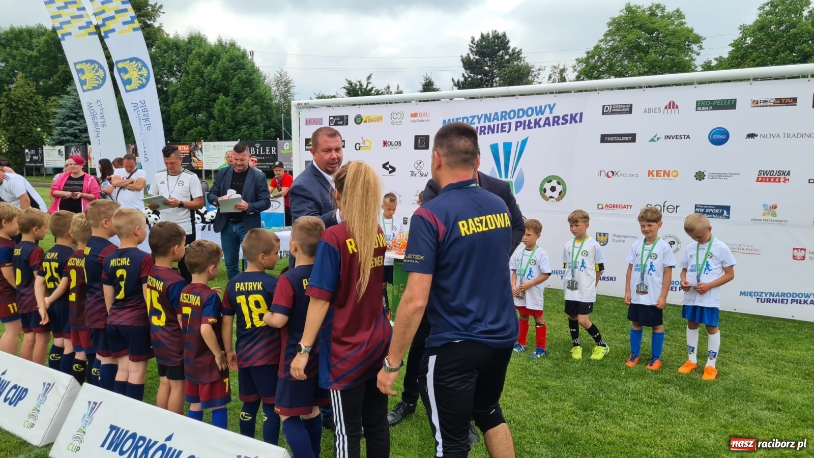 Zdjęcie w galerii na portalu naszraciborz.pl: Walka o każdą piłkę. Ruszyła IX edycja Tworków Cup [FOTO] wiadomości z regionu