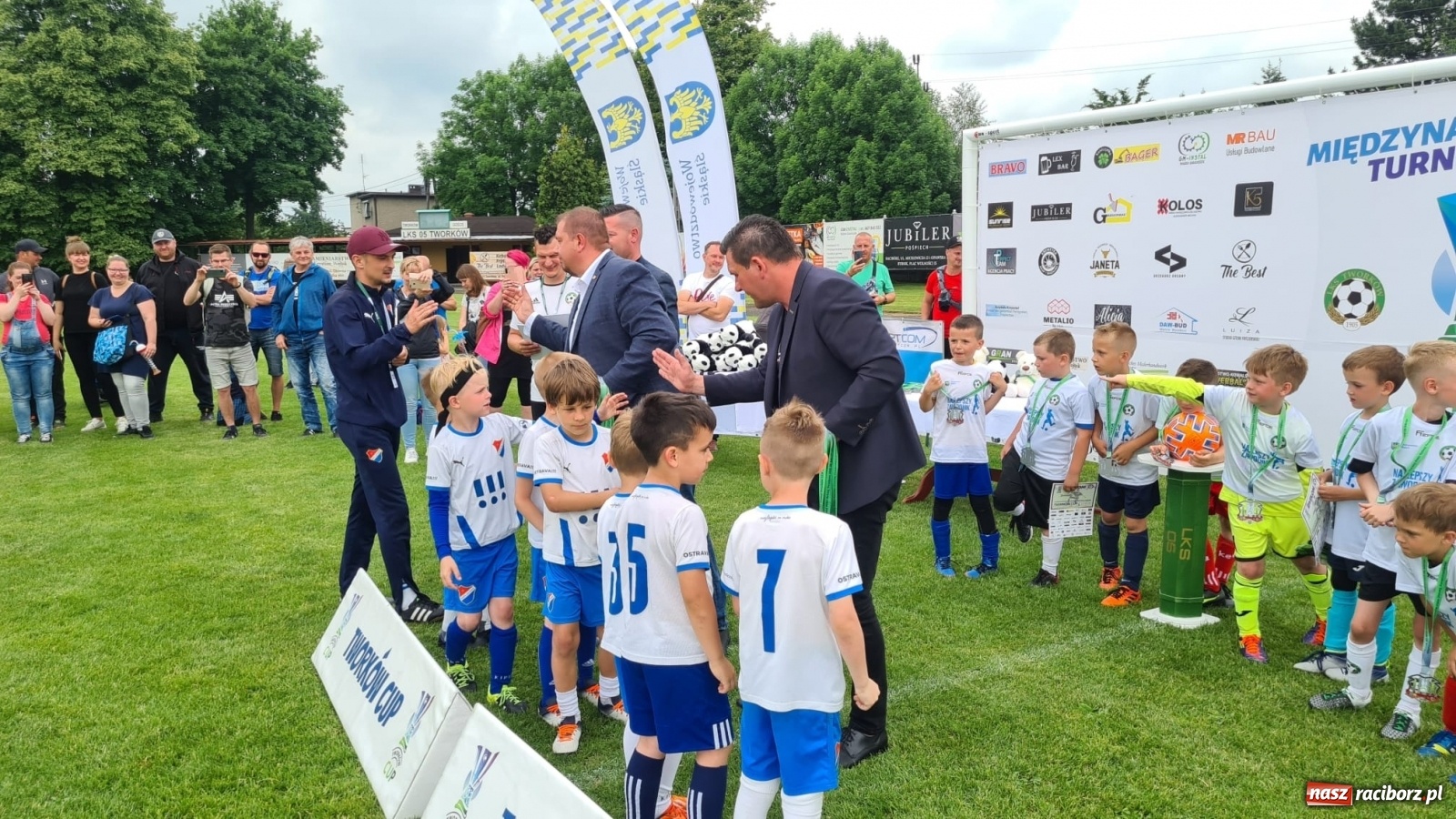 Zdjęcie w galerii na portalu naszraciborz.pl: Walka o każdą piłkę. Ruszyła IX edycja Tworków Cup [FOTO] wiadomości z regionu