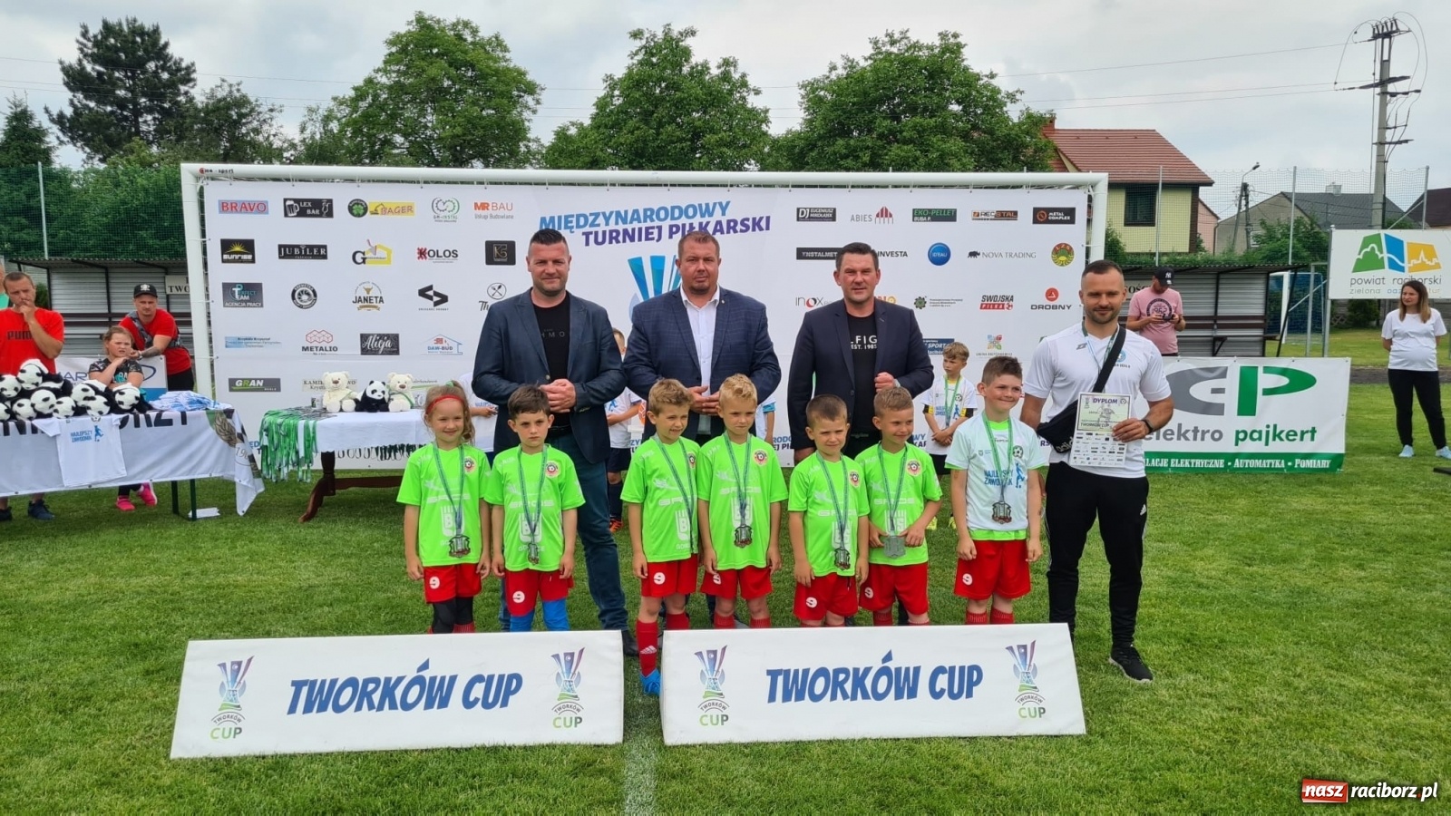 Zdjęcie w galerii na portalu naszraciborz.pl: Walka o każdą piłkę. Ruszyła IX edycja Tworków Cup [FOTO] wiadomości z regionu