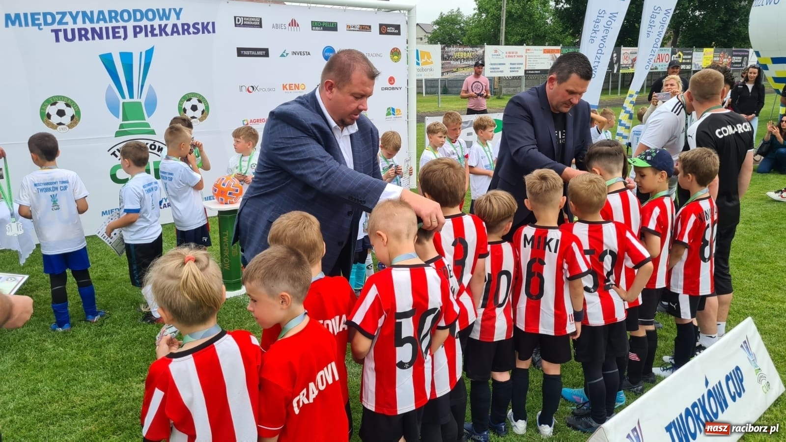 Zdjęcie w galerii na portalu naszraciborz.pl: Walka o każdą piłkę. Ruszyła IX edycja Tworków Cup [FOTO] wiadomości z regionu