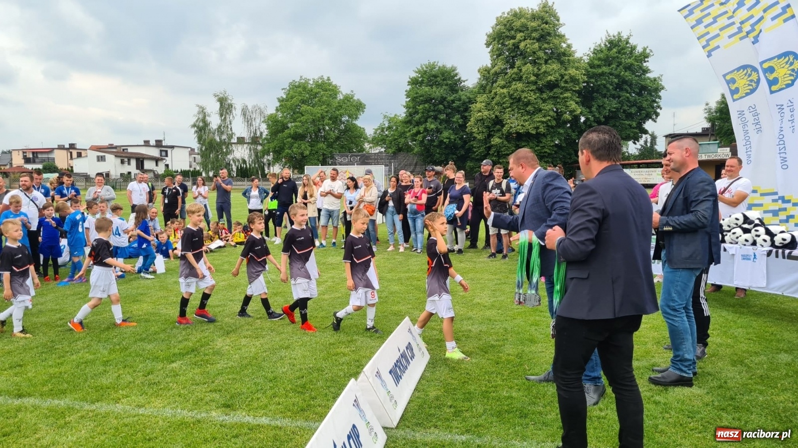 Zdjęcie w galerii na portalu naszraciborz.pl: Walka o każdą piłkę. Ruszyła IX edycja Tworków Cup [FOTO] wiadomości z regionu