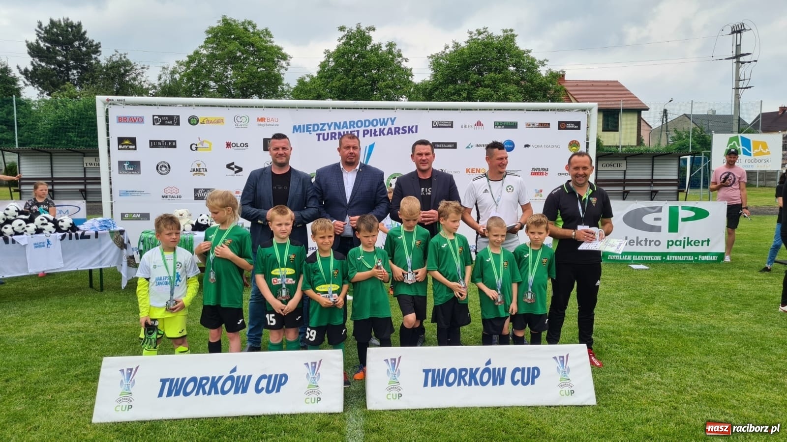 Zdjęcie w galerii na portalu naszraciborz.pl: Walka o każdą piłkę. Ruszyła IX edycja Tworków Cup [FOTO] wiadomości z regionu