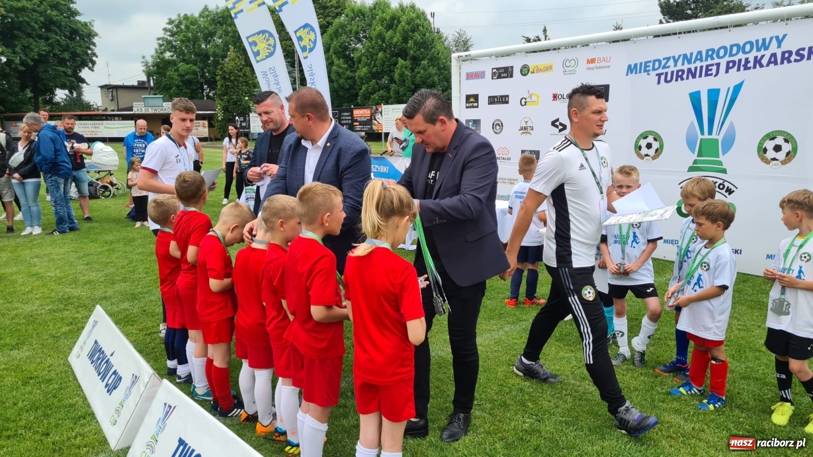 Zdjęcie w galerii na portalu naszraciborz.pl: Walka o każdą piłkę. Ruszyła IX edycja Tworków Cup [FOTO] wiadomości z regionu