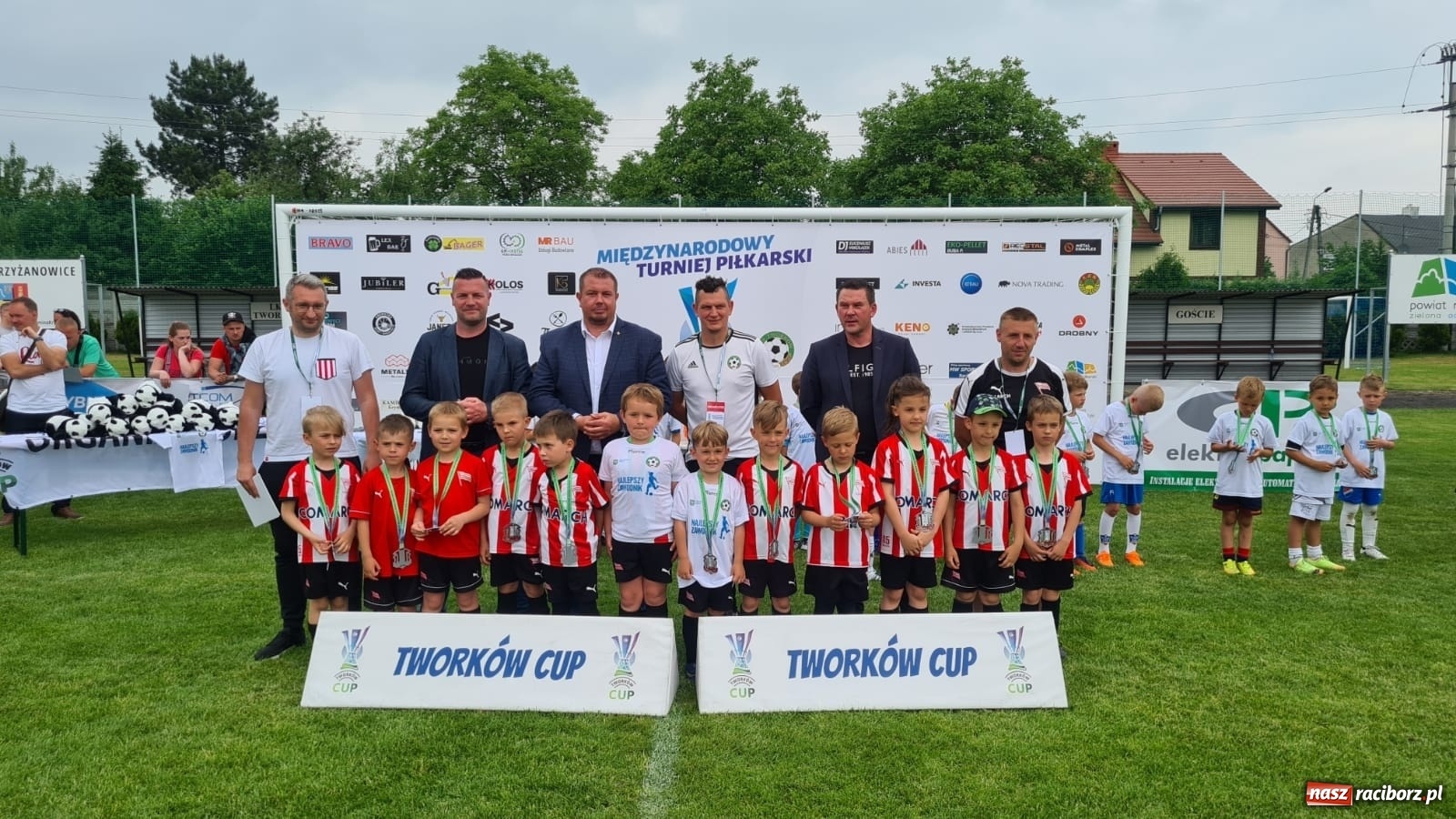 Zdjęcie w galerii na portalu naszraciborz.pl: Walka o każdą piłkę. Ruszyła IX edycja Tworków Cup [FOTO] wiadomości z regionu