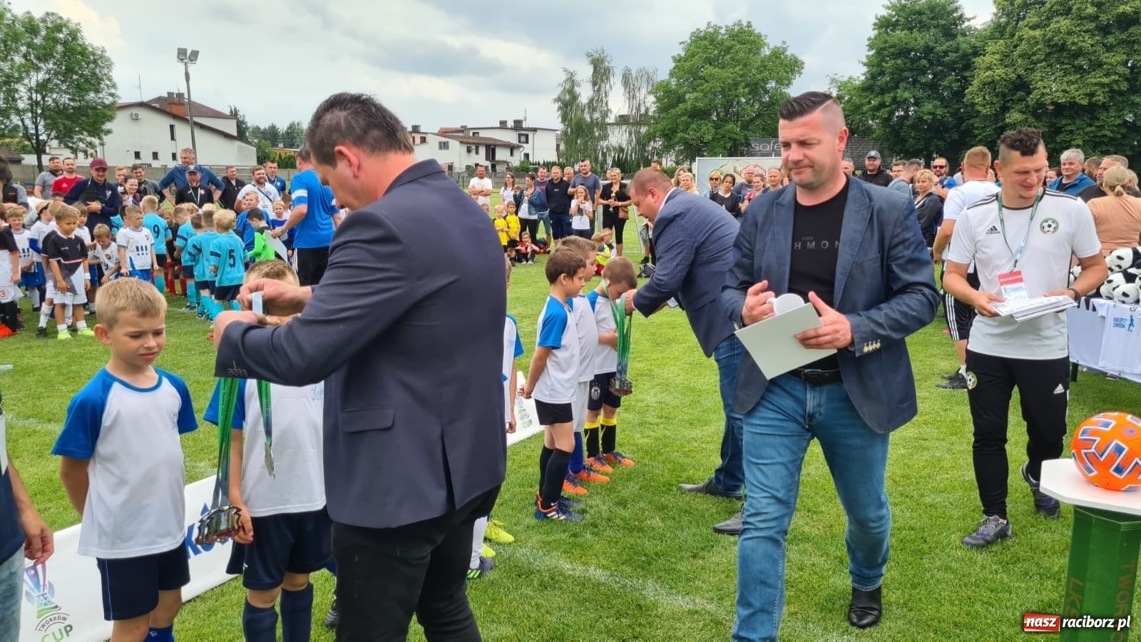 Zdjęcie w galerii na portalu naszraciborz.pl: Walka o każdą piłkę. Ruszyła IX edycja Tworków Cup [FOTO] wiadomości z regionu