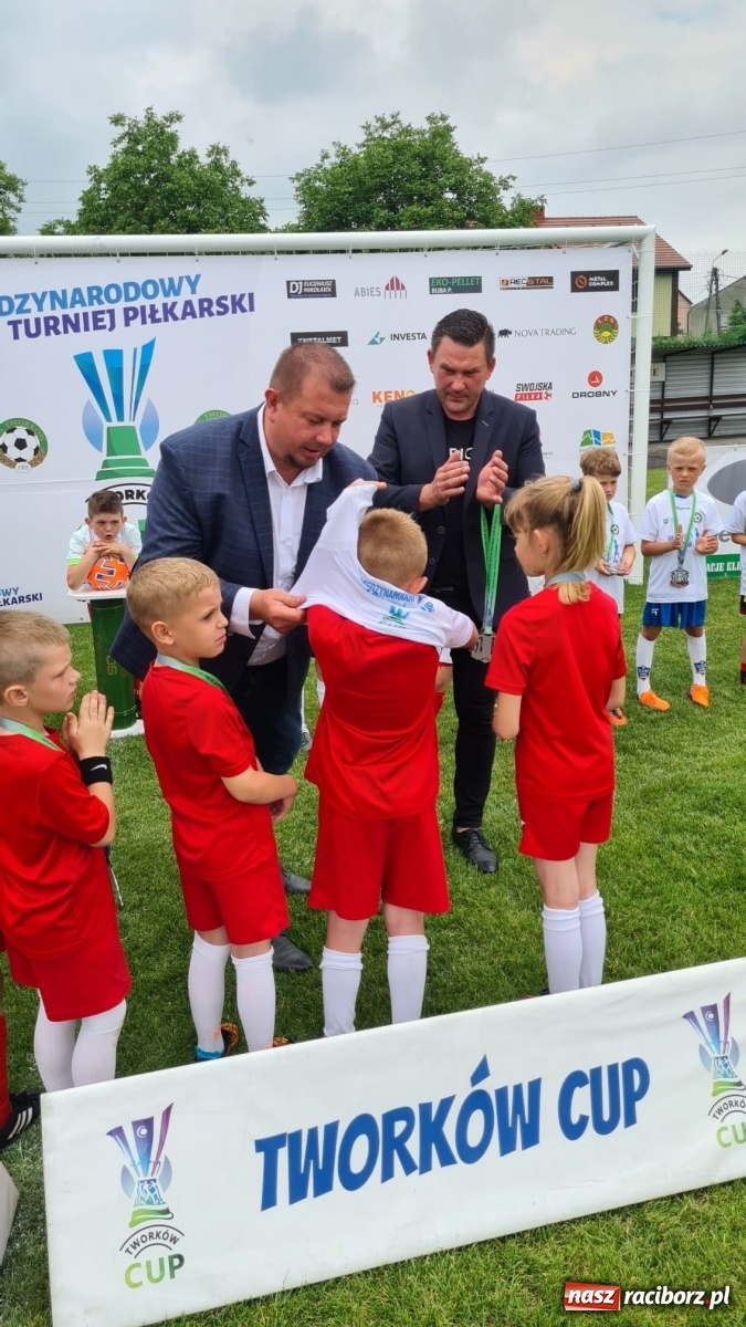 Zdjęcie w galerii na portalu naszraciborz.pl: Walka o każdą piłkę. Ruszyła IX edycja Tworków Cup [FOTO] wiadomości z regionu