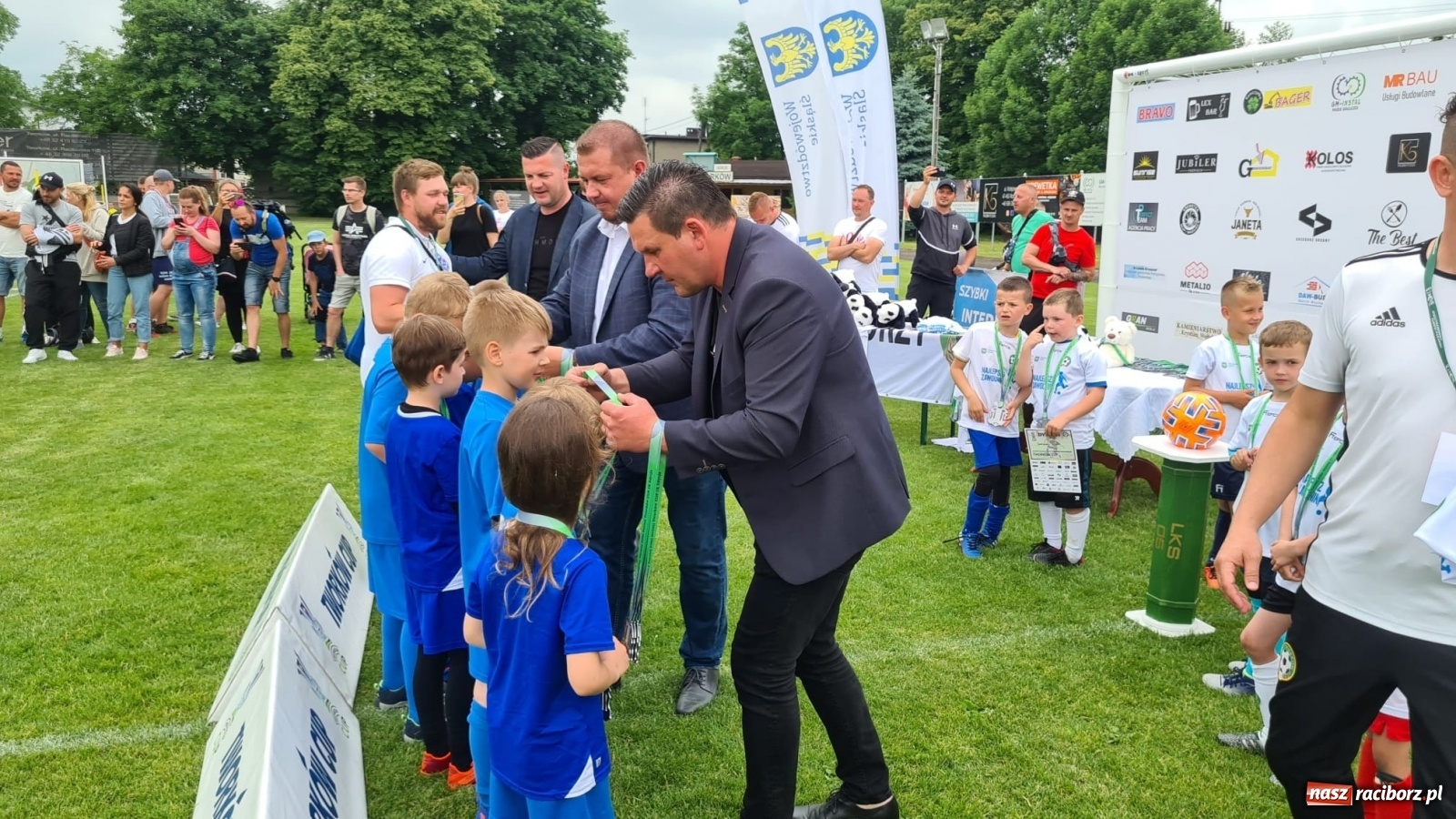 Zdjęcie w galerii na portalu naszraciborz.pl: Walka o każdą piłkę. Ruszyła IX edycja Tworków Cup [FOTO] wiadomości z regionu