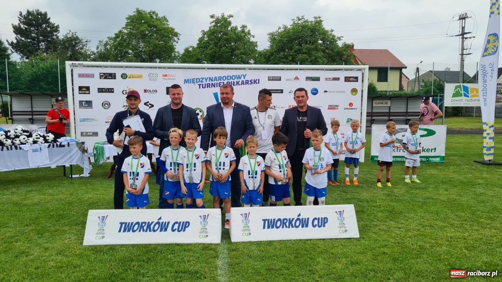 Zdjęcie w galerii na portalu naszraciborz.pl: Walka o każdą piłkę. Ruszyła IX edycja Tworków Cup [FOTO] wiadomości z regionu