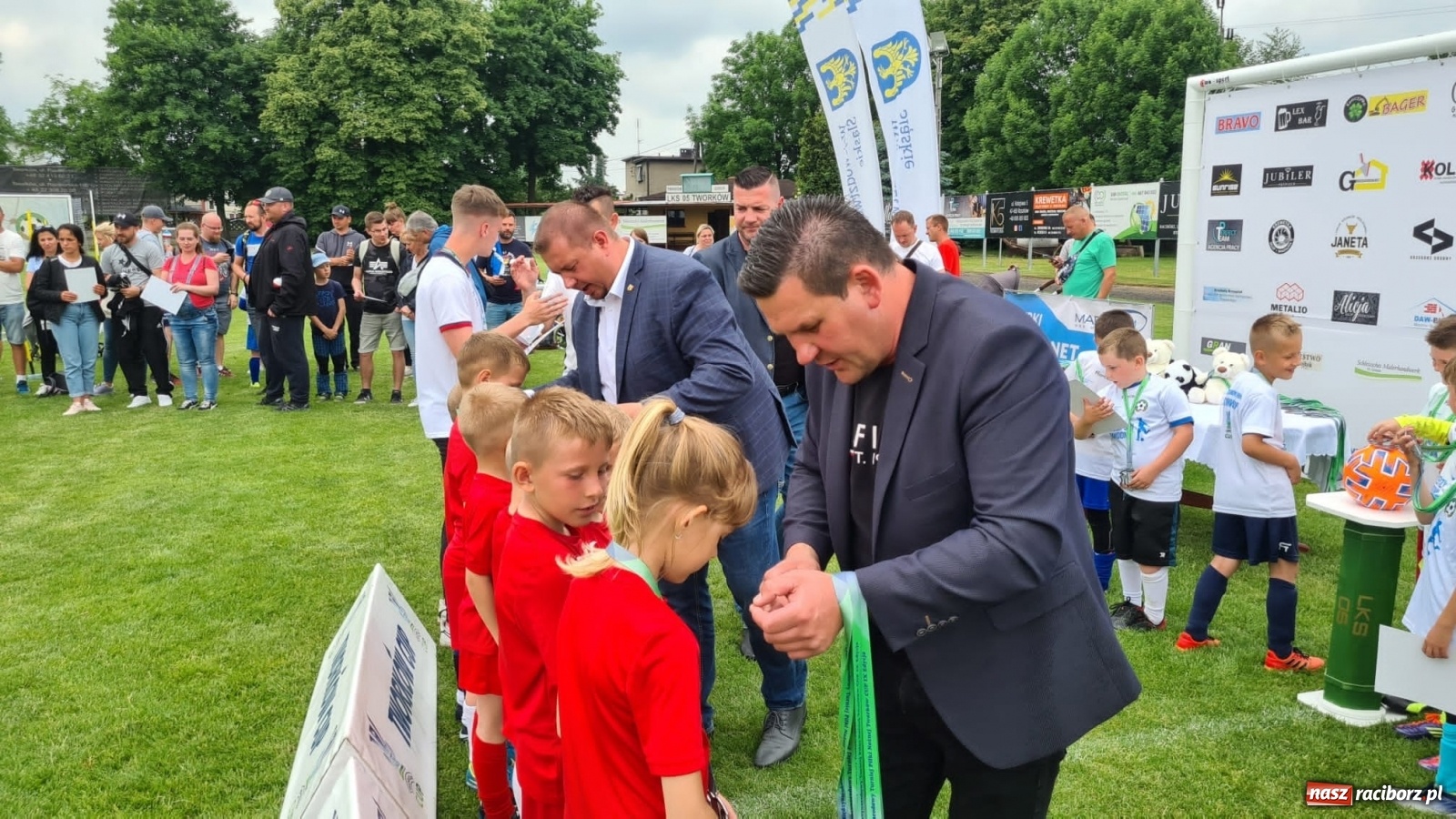 Zdjęcie w galerii na portalu naszraciborz.pl: Walka o każdą piłkę. Ruszyła IX edycja Tworków Cup [FOTO] wiadomości z regionu