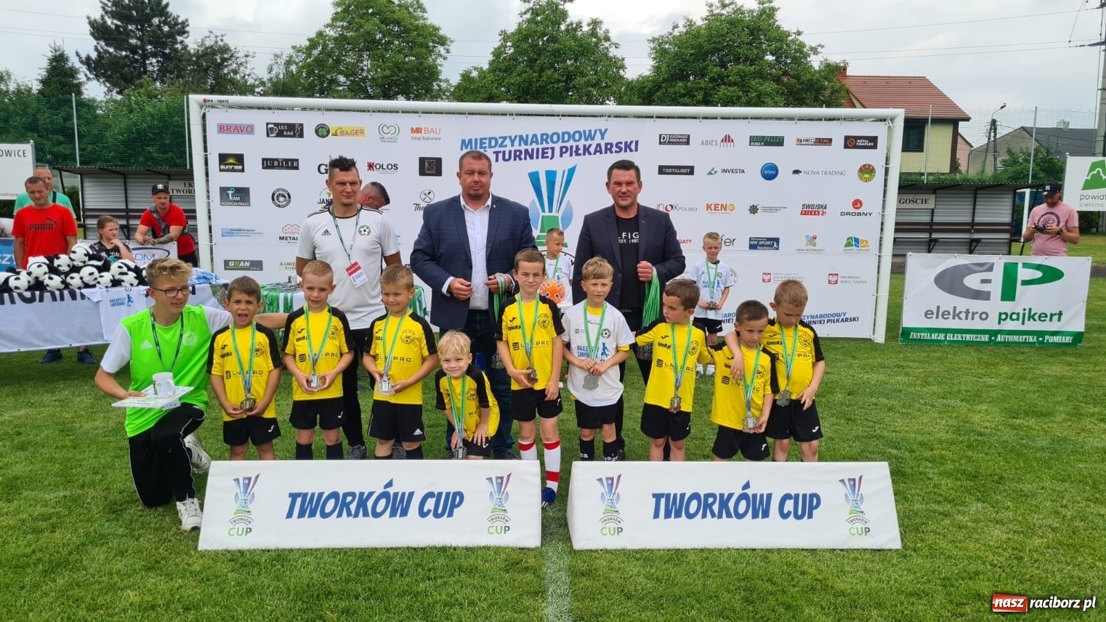 Zdjęcie w galerii na portalu naszraciborz.pl: Walka o każdą piłkę. Ruszyła IX edycja Tworków Cup [FOTO] wiadomości z regionu