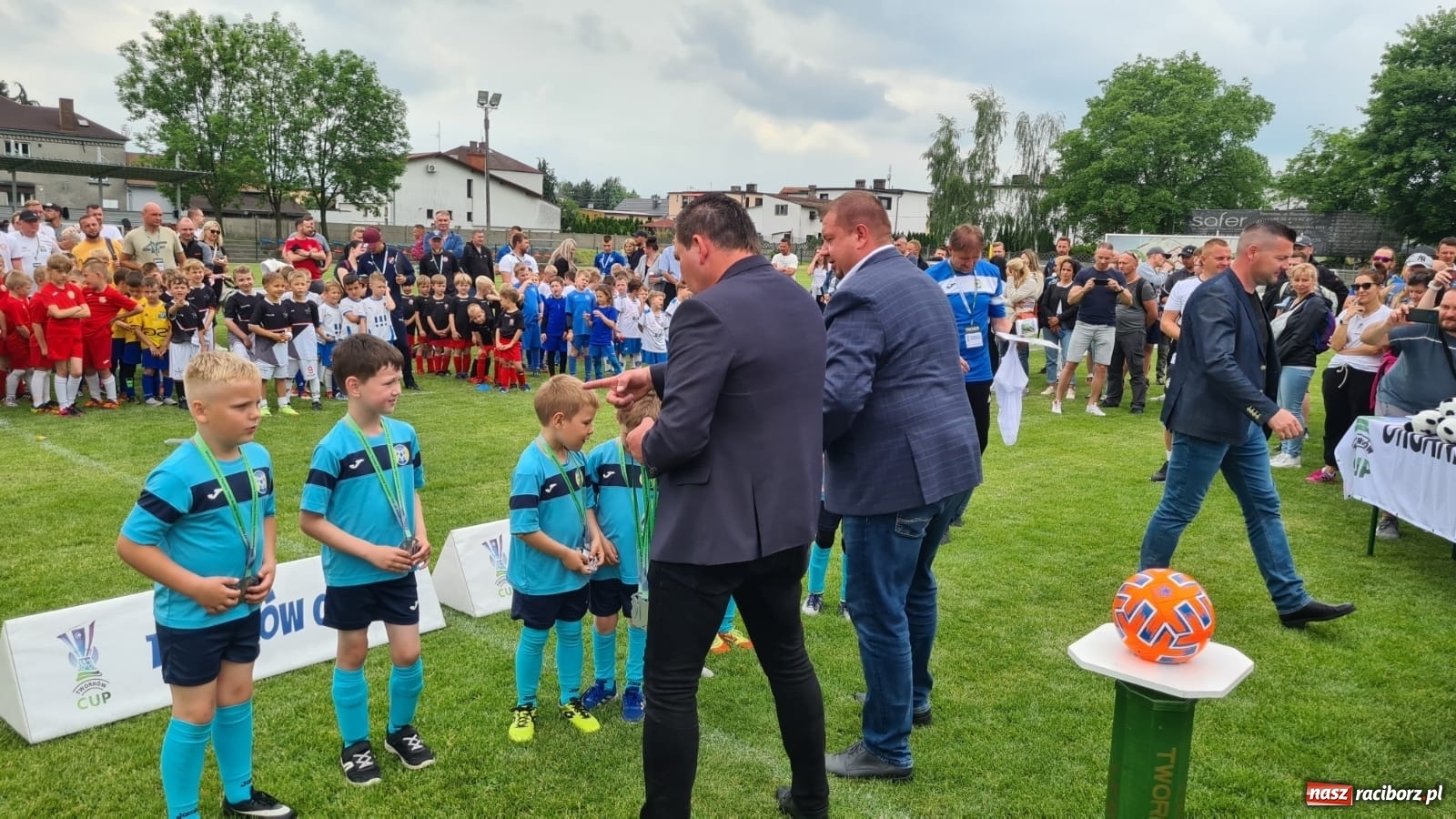 Zdjęcie w galerii na portalu naszraciborz.pl: Walka o każdą piłkę. Ruszyła IX edycja Tworków Cup [FOTO] wiadomości z regionu