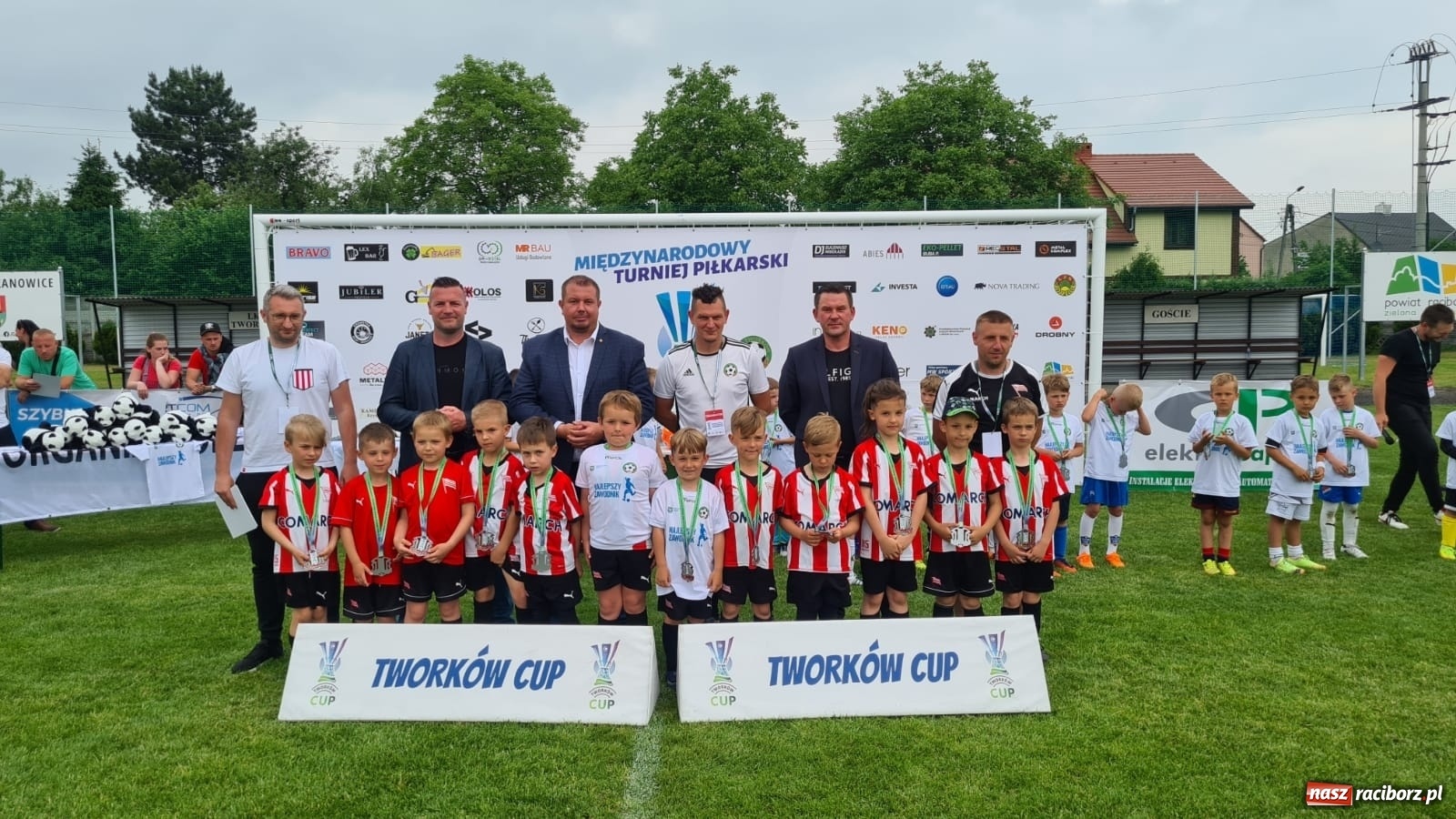 Zdjęcie w galerii na portalu naszraciborz.pl: Walka o każdą piłkę. Ruszyła IX edycja Tworków Cup [FOTO] wiadomości z regionu