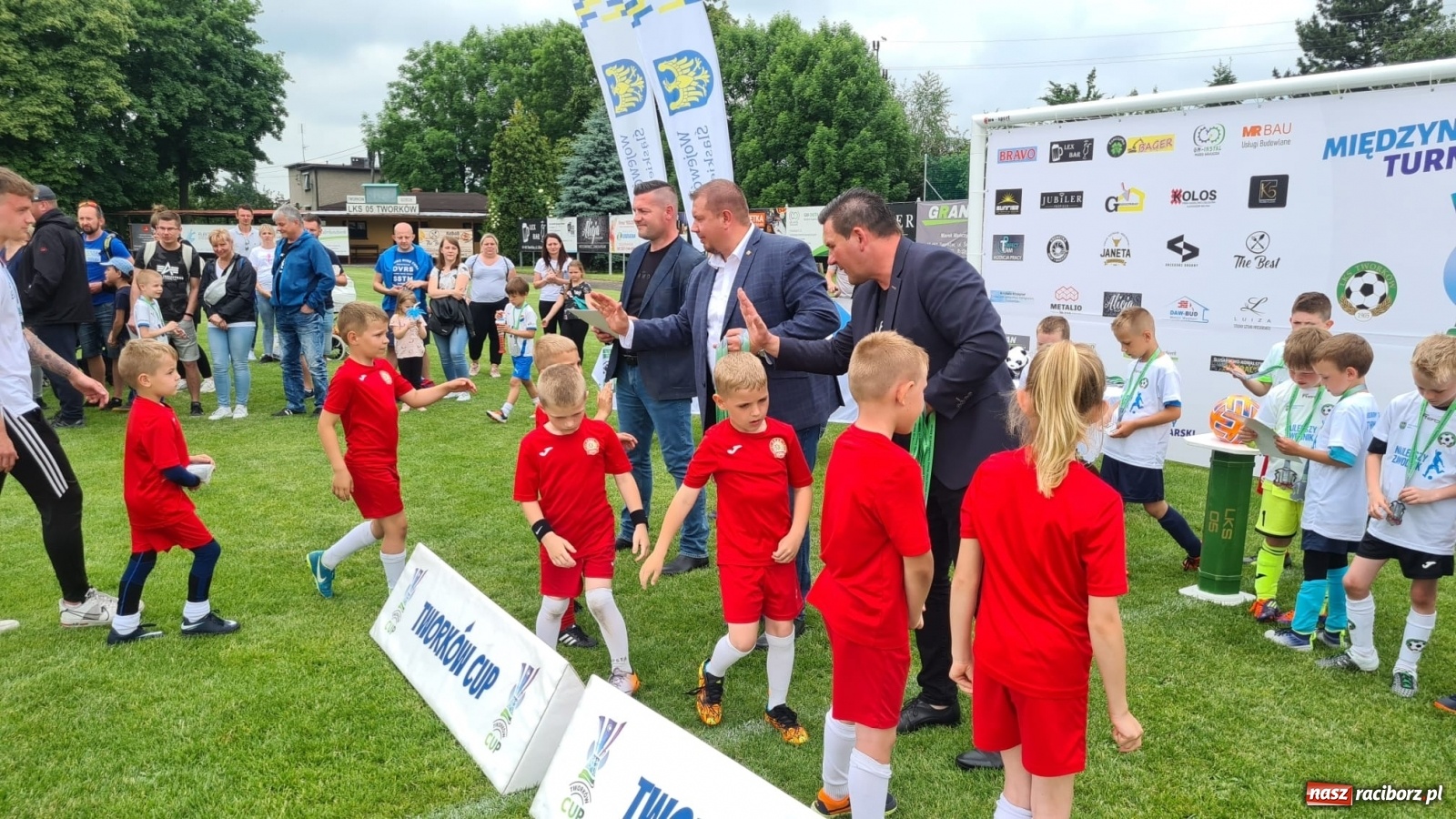 Zdjęcie w galerii na portalu naszraciborz.pl: Walka o każdą piłkę. Ruszyła IX edycja Tworków Cup [FOTO] wiadomości z regionu