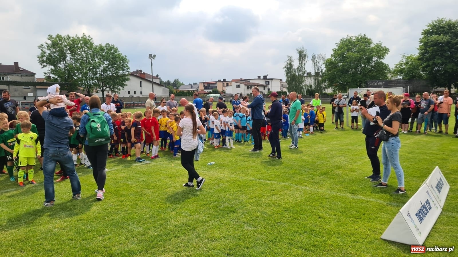 Zdjęcie w galerii na portalu naszraciborz.pl: Walka o każdą piłkę. Ruszyła IX edycja Tworków Cup [FOTO] wiadomości z regionu