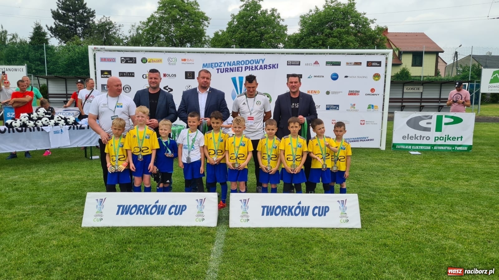 Zdjęcie w galerii na portalu naszraciborz.pl: Walka o każdą piłkę. Ruszyła IX edycja Tworków Cup [FOTO] wiadomości z regionu