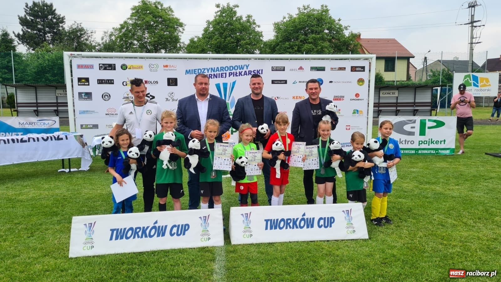 Zdjęcie w galerii na portalu naszraciborz.pl: Walka o każdą piłkę. Ruszyła IX edycja Tworków Cup [FOTO] wiadomości z regionu