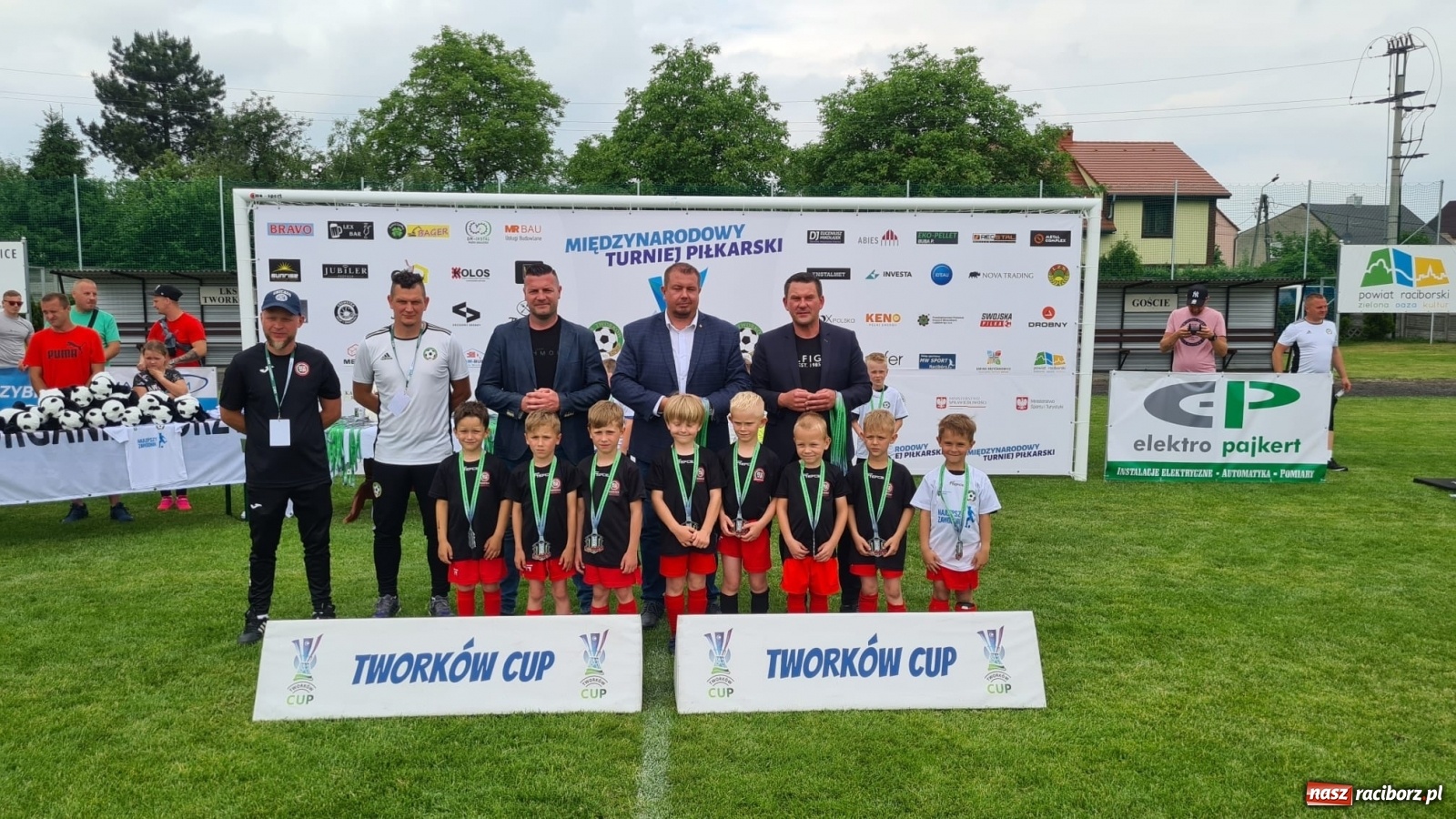 Zdjęcie w galerii na portalu naszraciborz.pl: Walka o każdą piłkę. Ruszyła IX edycja Tworków Cup [FOTO] wiadomości z regionu