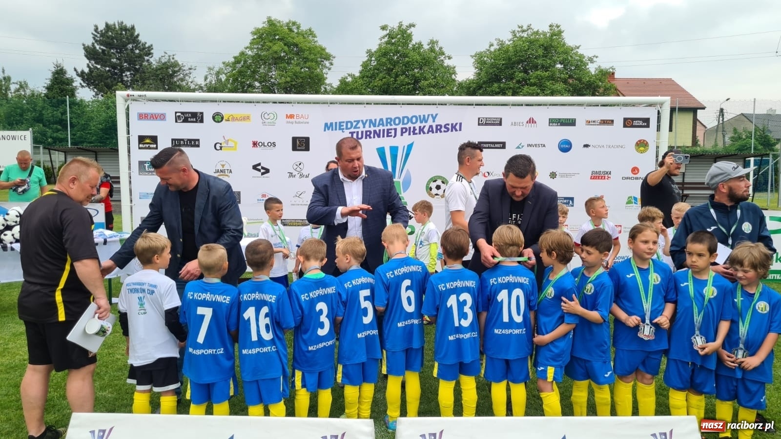 Zdjęcie w galerii na portalu naszraciborz.pl: Walka o każdą piłkę. Ruszyła IX edycja Tworków Cup [FOTO] wiadomości z regionu