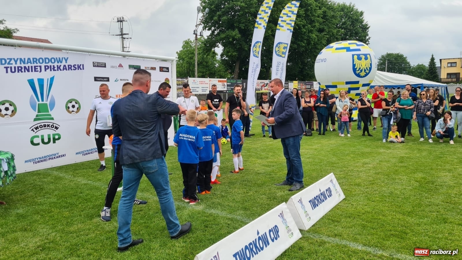 Zdjęcie w galerii na portalu naszraciborz.pl: Walka o każdą piłkę. Ruszyła IX edycja Tworków Cup [FOTO] wiadomości z regionu