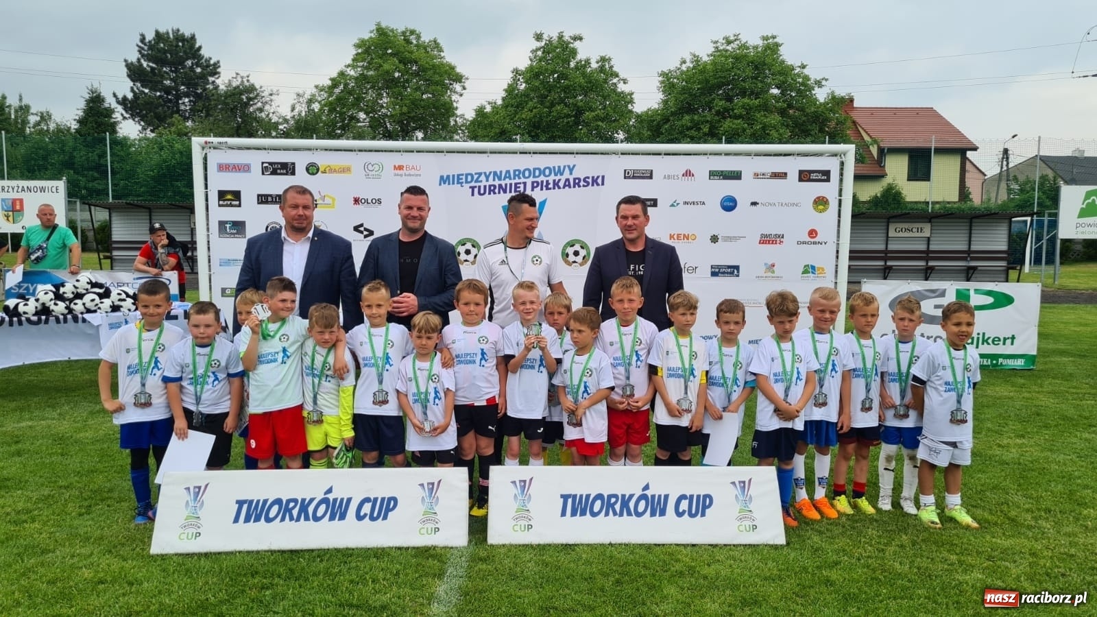 Zdjęcie w galerii na portalu naszraciborz.pl: Walka o każdą piłkę. Ruszyła IX edycja Tworków Cup [FOTO] wiadomości z regionu