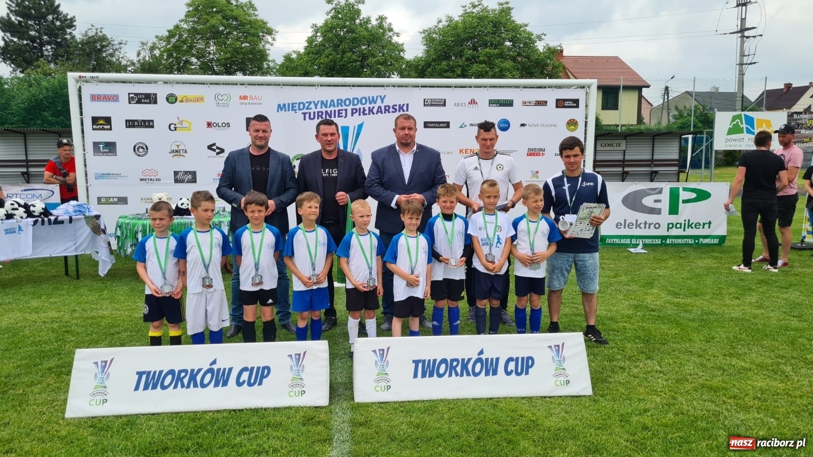 Zdjęcie w galerii na portalu naszraciborz.pl: Walka o każdą piłkę. Ruszyła IX edycja Tworków Cup [FOTO] wiadomości z regionu