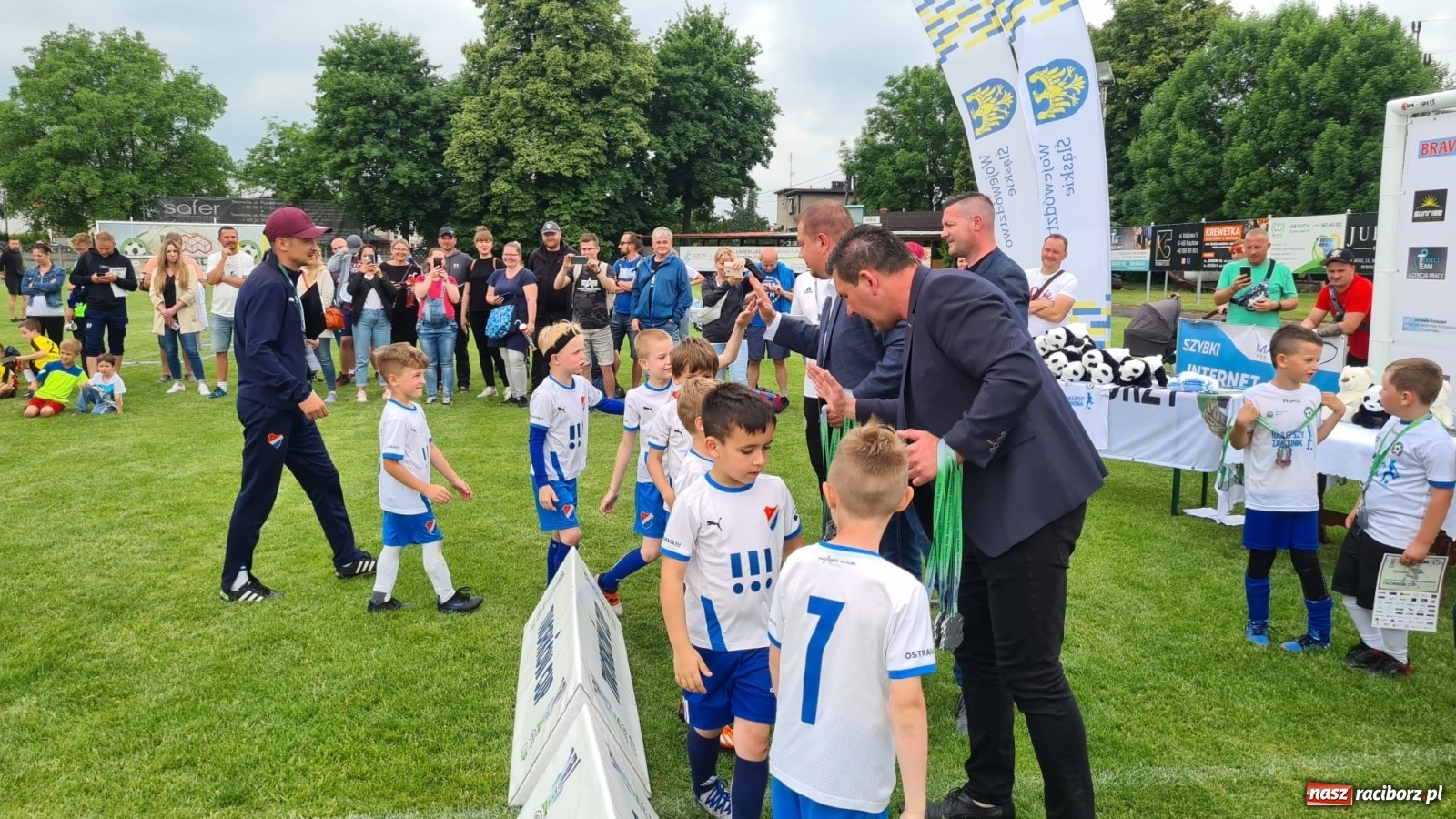 Zdjęcie w galerii na portalu naszraciborz.pl: Walka o każdą piłkę. Ruszyła IX edycja Tworków Cup [FOTO] wiadomości z regionu