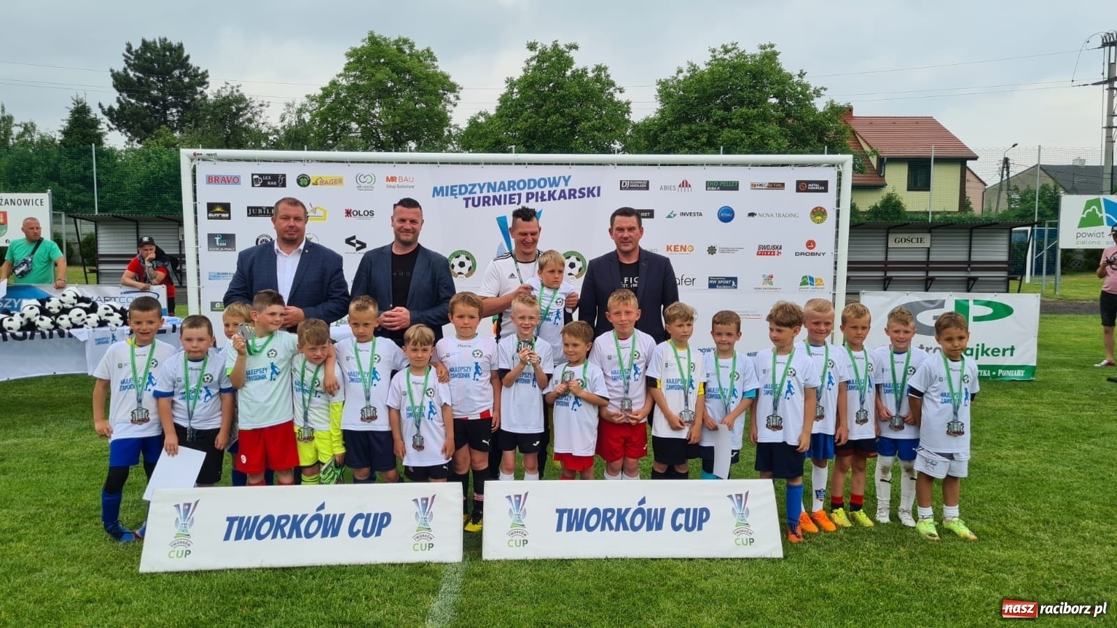 Zdjęcie w galerii na portalu naszraciborz.pl: Walka o każdą piłkę. Ruszyła IX edycja Tworków Cup [FOTO] wiadomości z regionu