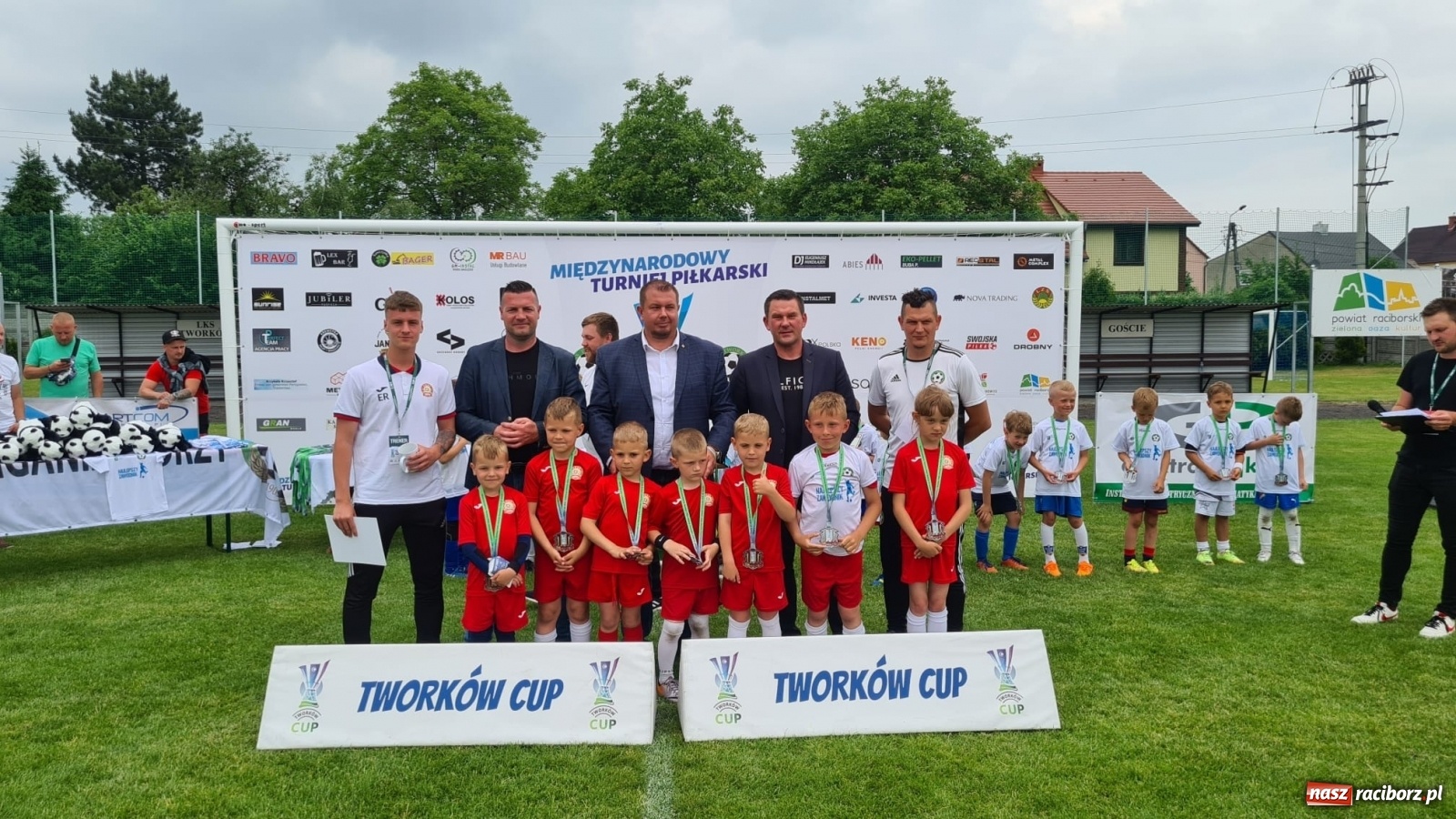 Zdjęcie w galerii na portalu naszraciborz.pl: Walka o każdą piłkę. Ruszyła IX edycja Tworków Cup [FOTO] wiadomości z regionu