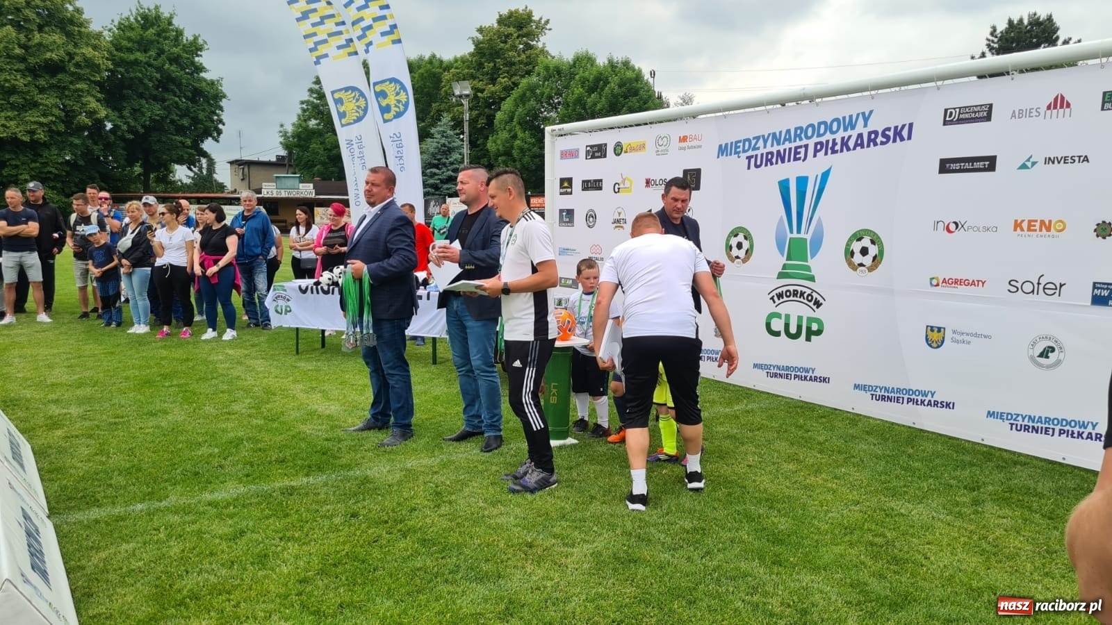 Zdjęcie w galerii na portalu naszraciborz.pl: Walka o każdą piłkę. Ruszyła IX edycja Tworków Cup [FOTO] wiadomości z regionu