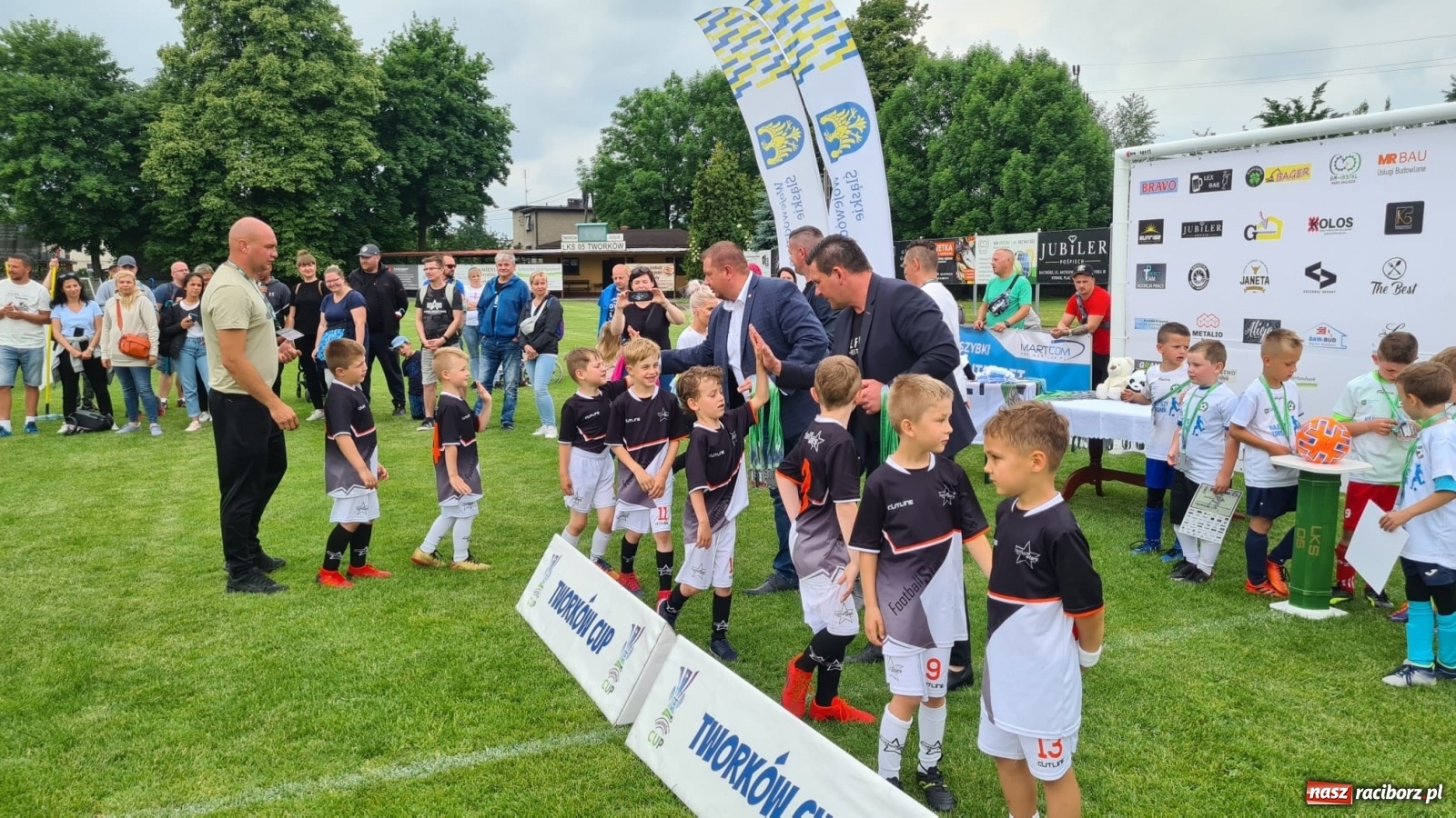 Zdjęcie w galerii na portalu naszraciborz.pl: Walka o każdą piłkę. Ruszyła IX edycja Tworków Cup [FOTO] wiadomości z regionu