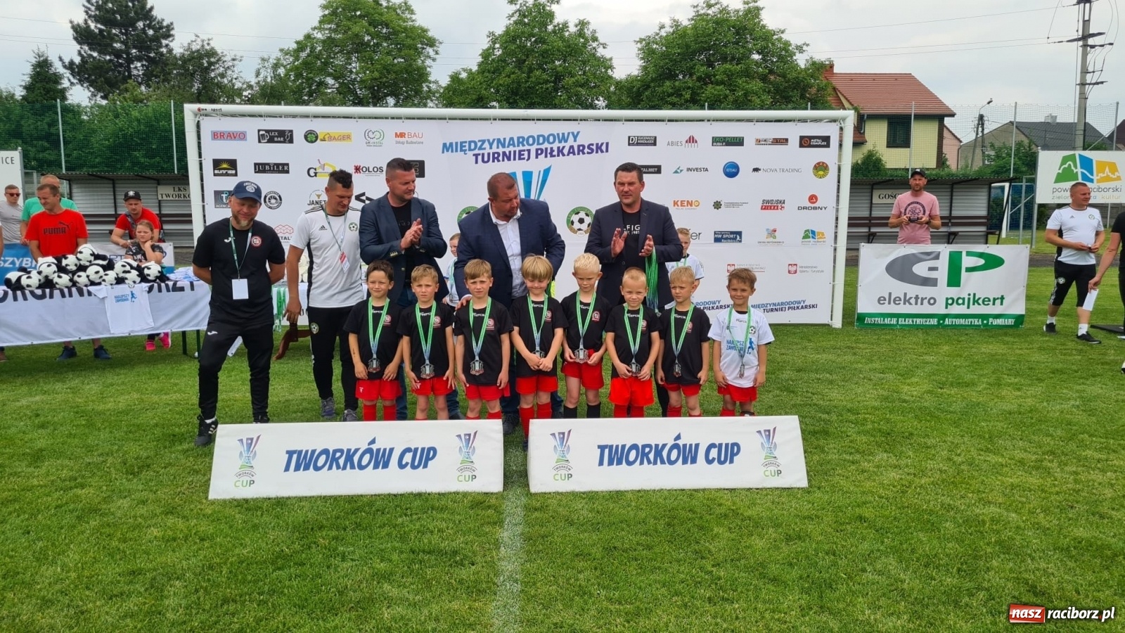 Zdjęcie w galerii na portalu naszraciborz.pl: Walka o każdą piłkę. Ruszyła IX edycja Tworków Cup [FOTO] wiadomości z regionu