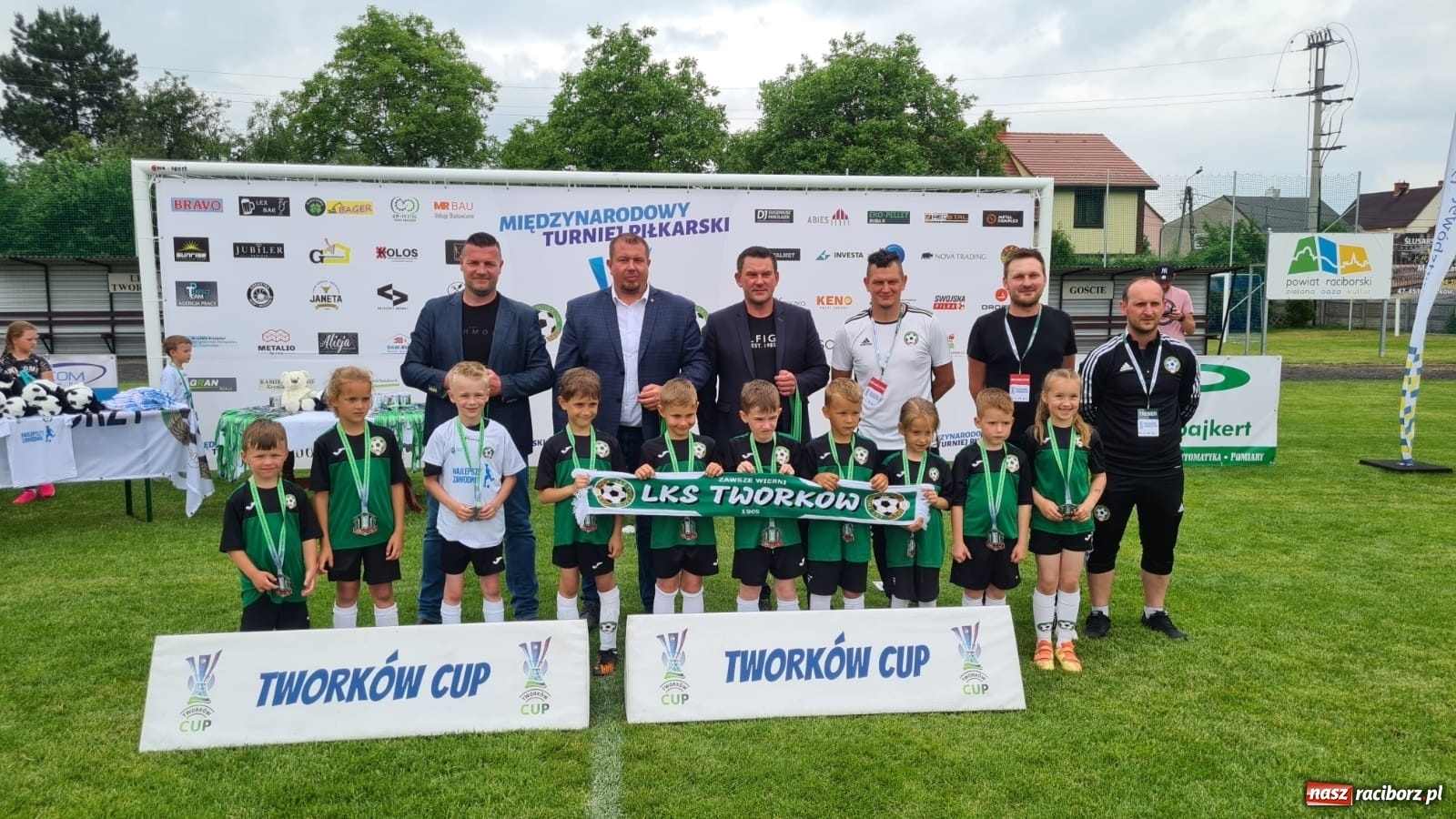 Zdjęcie w galerii na portalu naszraciborz.pl: Walka o każdą piłkę. Ruszyła IX edycja Tworków Cup [FOTO] wiadomości z regionu