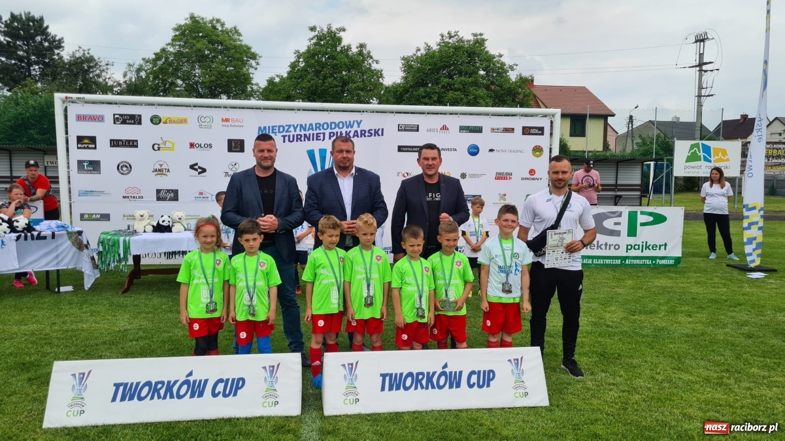 Zdjęcie w galerii na portalu naszraciborz.pl: Walka o każdą piłkę. Ruszyła IX edycja Tworków Cup [FOTO] wiadomości z regionu