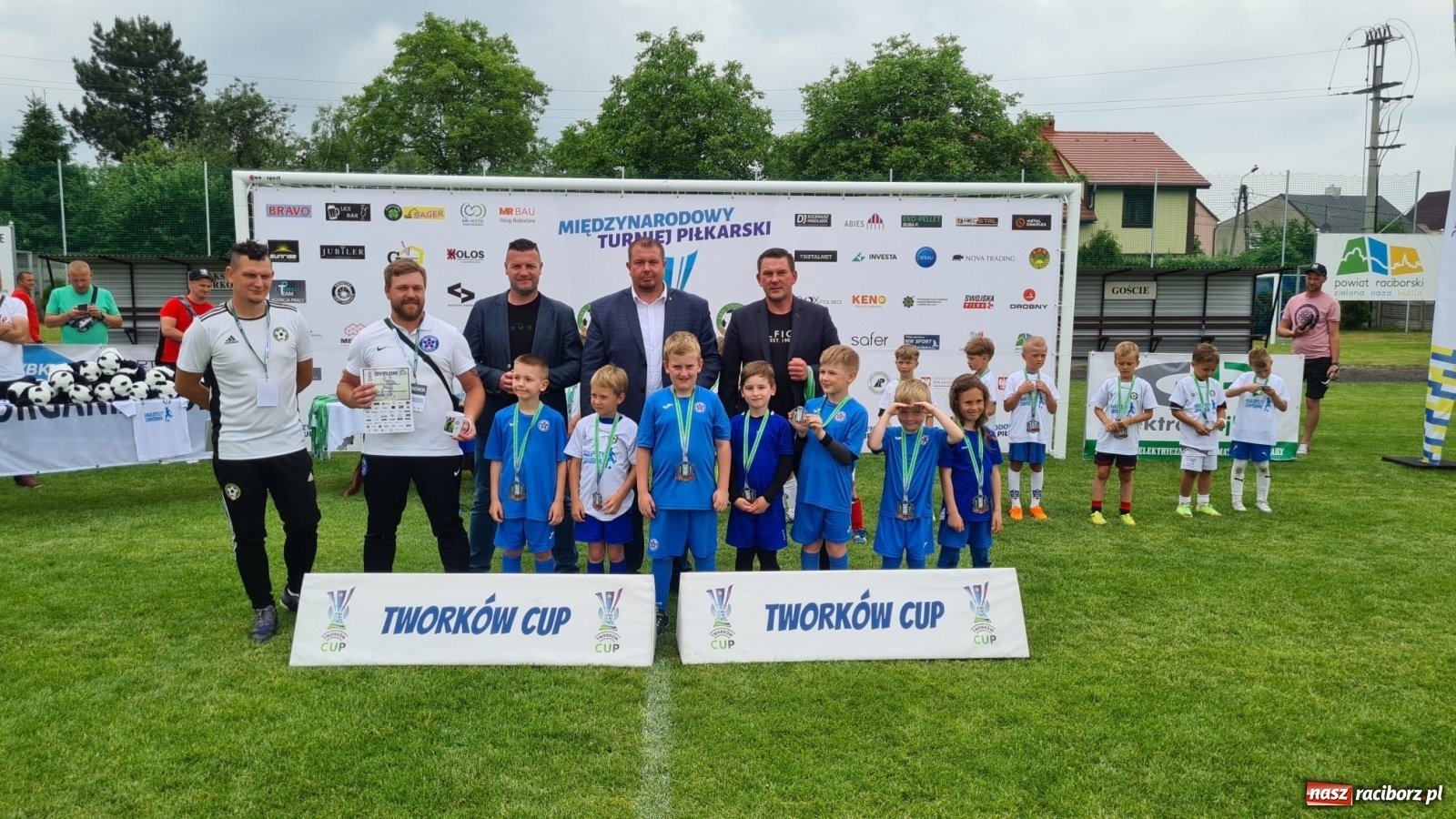 Zdjęcie w galerii na portalu naszraciborz.pl: Walka o każdą piłkę. Ruszyła IX edycja Tworków Cup [FOTO] wiadomości z regionu