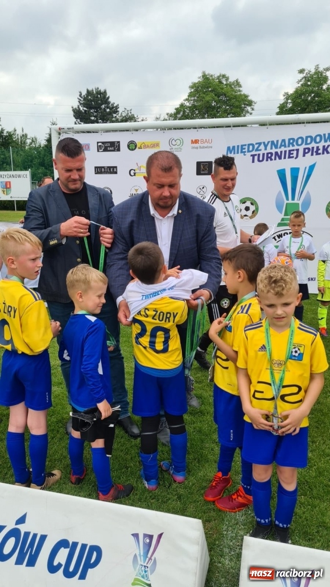 Zdjęcie w galerii na portalu naszraciborz.pl: Walka o każdą piłkę. Ruszyła IX edycja Tworków Cup [FOTO] wiadomości z regionu