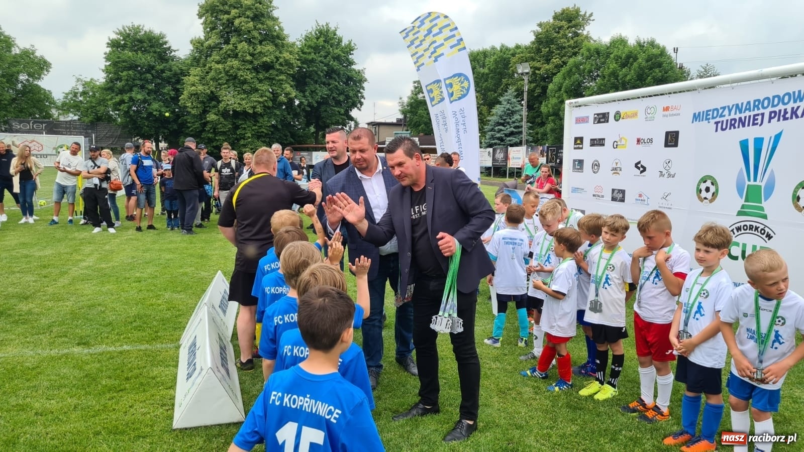 Zdjęcie w galerii na portalu naszraciborz.pl: Walka o każdą piłkę. Ruszyła IX edycja Tworków Cup [FOTO] wiadomości z regionu