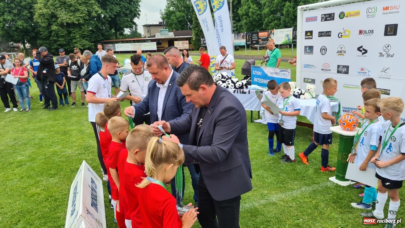Zdjęcie w galerii na portalu naszraciborz.pl: Walka o każdą piłkę. Ruszyła IX edycja Tworków Cup [FOTO] wiadomości z regionu