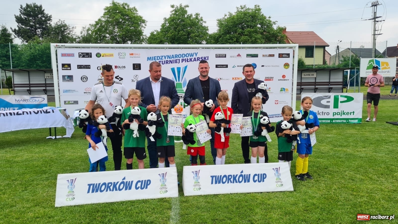 Zdjęcie w galerii na portalu naszraciborz.pl: Walka o każdą piłkę. Ruszyła IX edycja Tworków Cup [FOTO] wiadomości z regionu