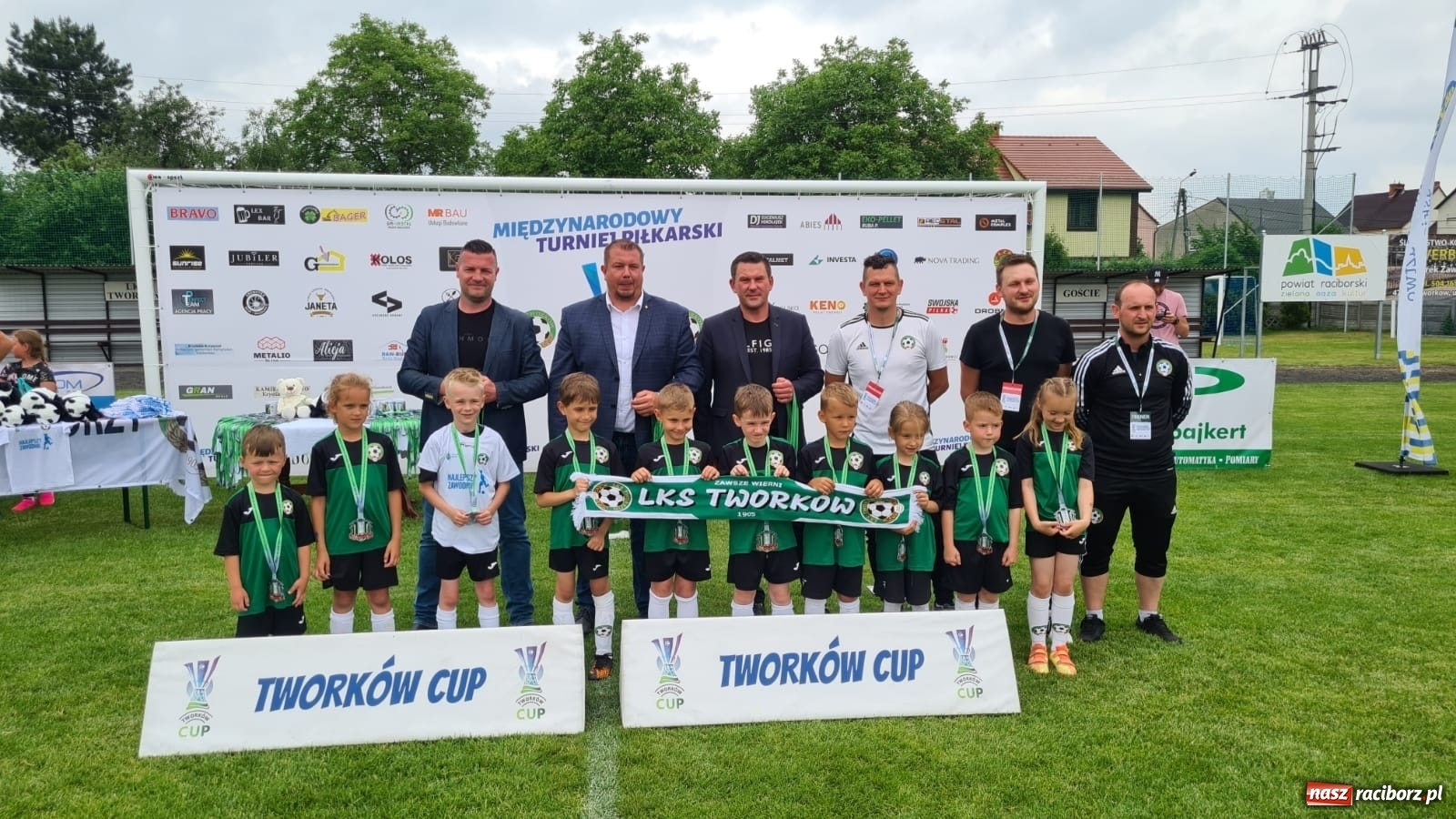 Zdjęcie w galerii na portalu naszraciborz.pl: Walka o każdą piłkę. Ruszyła IX edycja Tworków Cup [FOTO] wiadomości z regionu