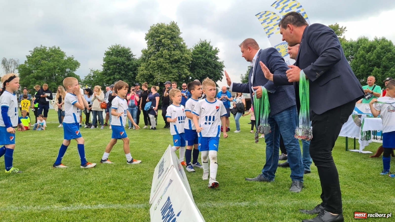 Zdjęcie w galerii na portalu naszraciborz.pl: Walka o każdą piłkę. Ruszyła IX edycja Tworków Cup [FOTO] wiadomości z regionu