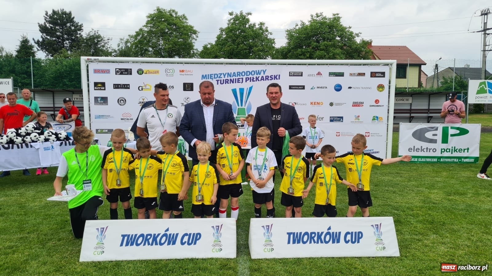 Zdjęcie w galerii na portalu naszraciborz.pl: Walka o każdą piłkę. Ruszyła IX edycja Tworków Cup [FOTO] wiadomości z regionu