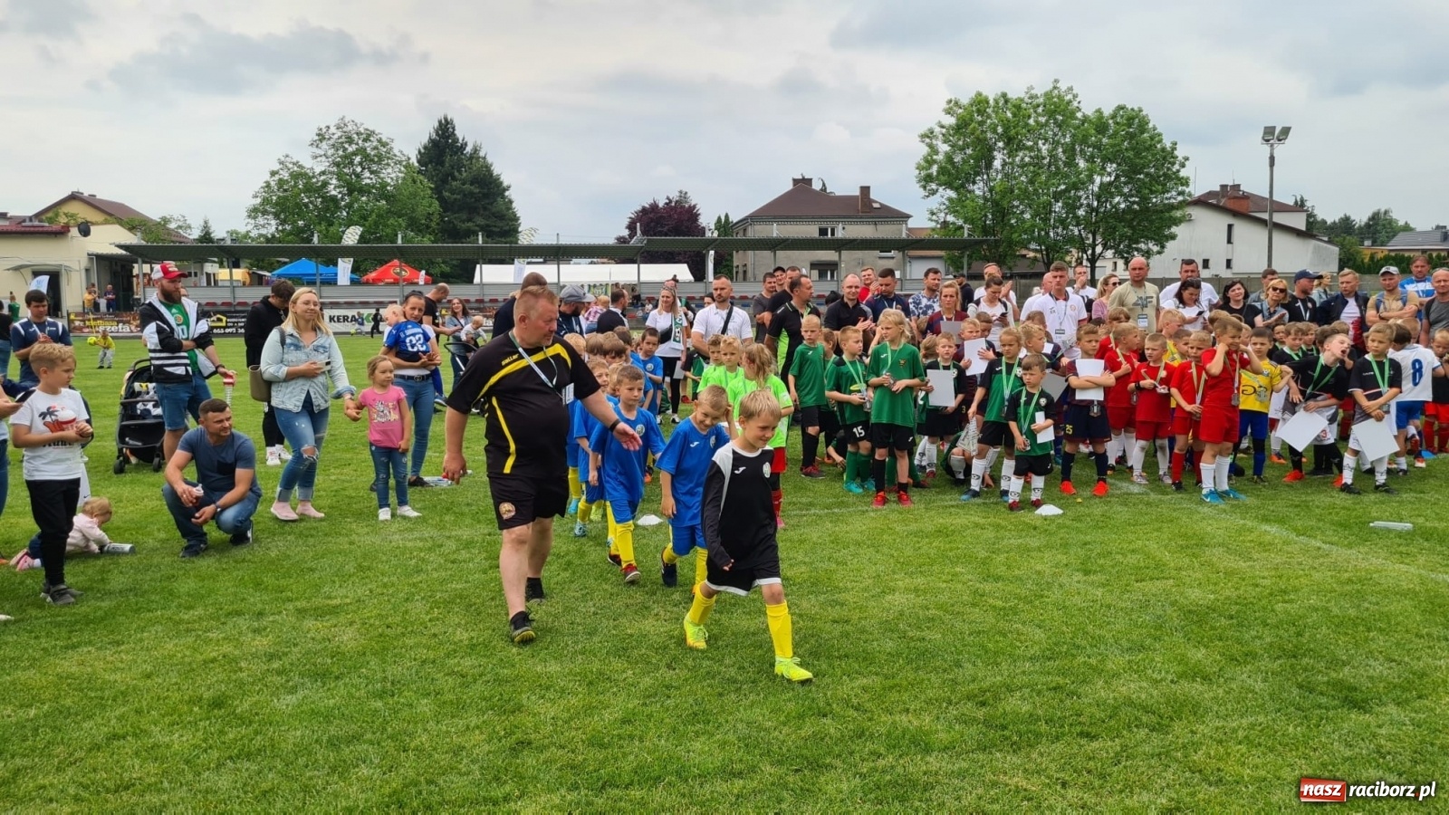 Zdjęcie w galerii na portalu naszraciborz.pl: Walka o każdą piłkę. Ruszyła IX edycja Tworków Cup [FOTO] wiadomości z regionu