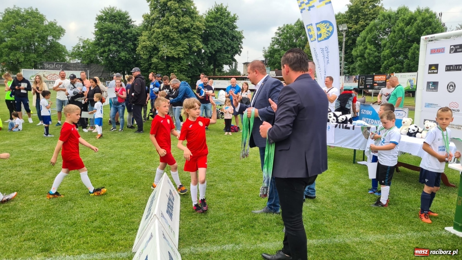 Zdjęcie w galerii na portalu naszraciborz.pl: Walka o każdą piłkę. Ruszyła IX edycja Tworków Cup [FOTO] wiadomości z regionu