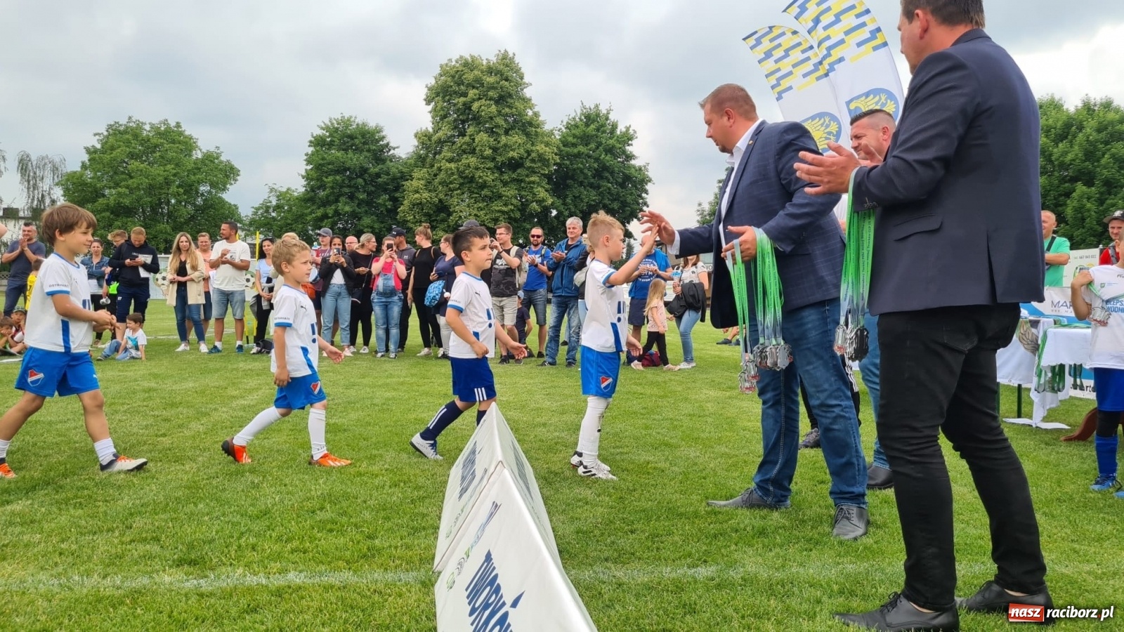 Zdjęcie w galerii na portalu naszraciborz.pl: Walka o każdą piłkę. Ruszyła IX edycja Tworków Cup [FOTO] wiadomości z regionu