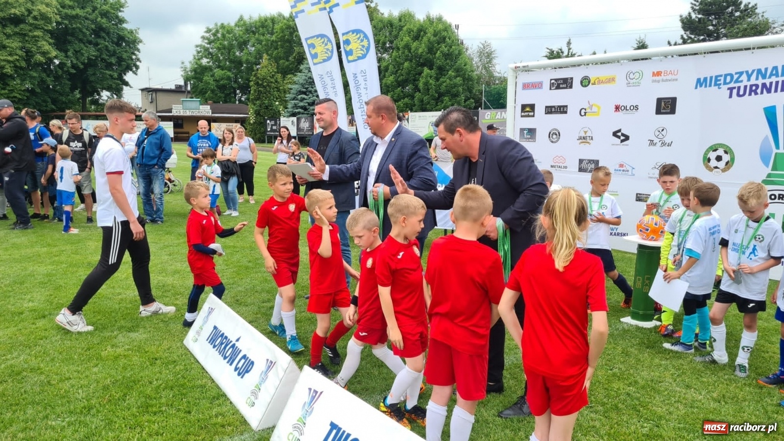 Zdjęcie w galerii na portalu naszraciborz.pl: Walka o każdą piłkę. Ruszyła IX edycja Tworków Cup [FOTO] wiadomości z regionu