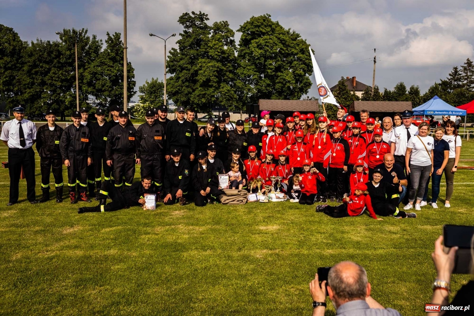 Zdjęcie w galerii na portalu naszraciborz.pl: Nie ma mocnych na Samborowice. Zgarnęli wszystko w zawodach strażackich gminy Pietrowice Wielkie wiadomości z regionu