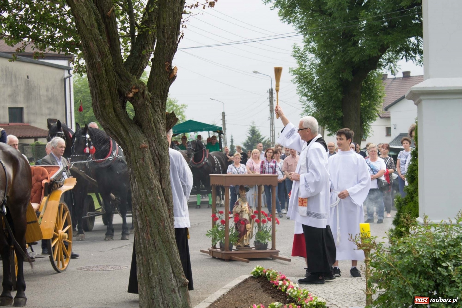Zdjęcie w galerii na portalu naszraciborz.pl: W Brzeziu odbyła się procesja na św. Urbana [FOTO i WIDEO] wiadomości z regionu